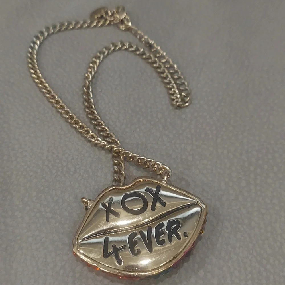 Betsey Johnson RAINBOW LIPS NECKLACE - Picture 6 of 8